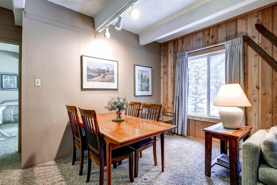Columbine Condo Dining Breckenridge Lodging