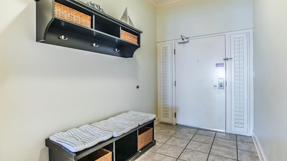 Phoenix West 706 Entry way