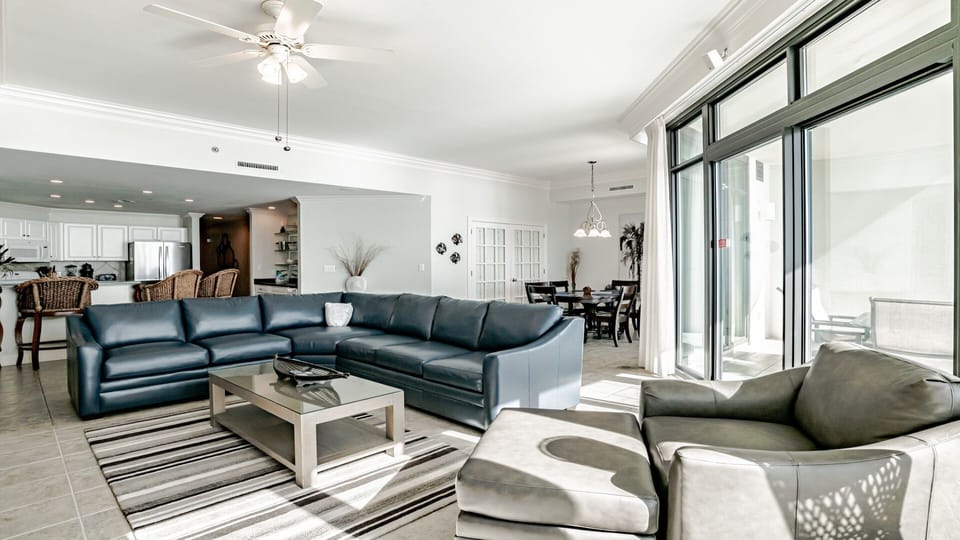 Phoenix West 706 Living Room