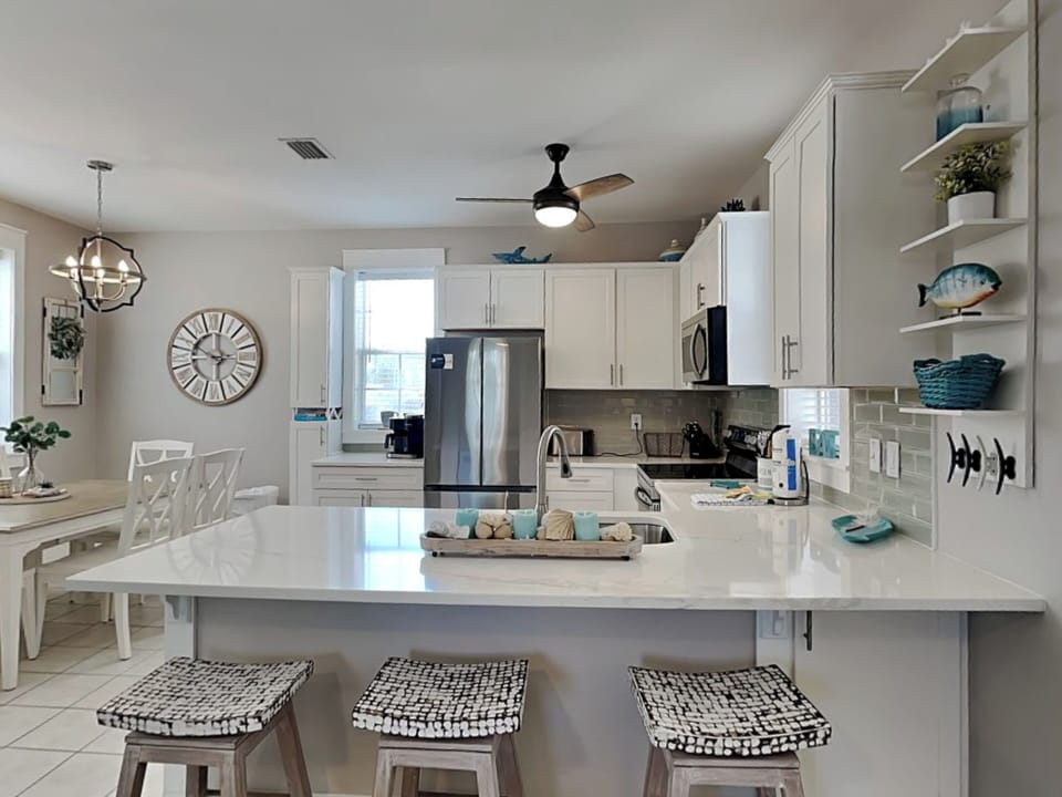 Breakfast Bar, First Floor