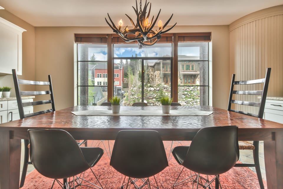 Dining Area with Seating for 8