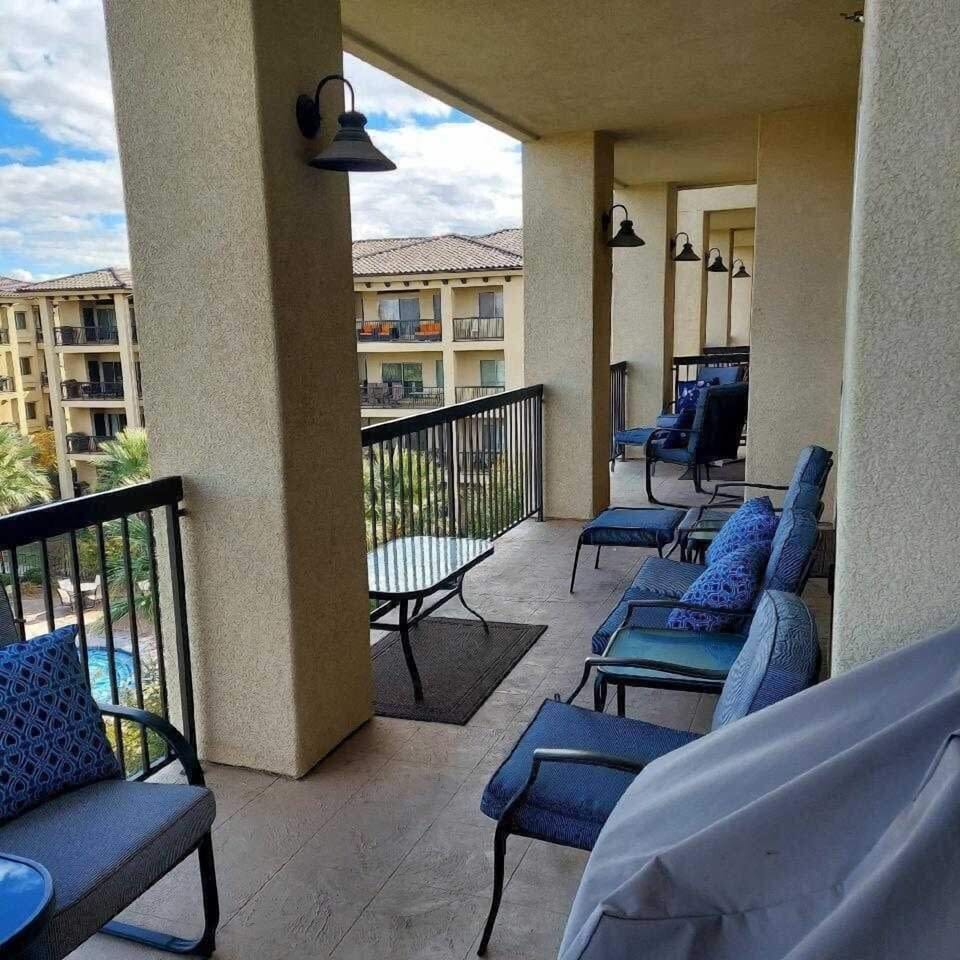 wrap around lanai
