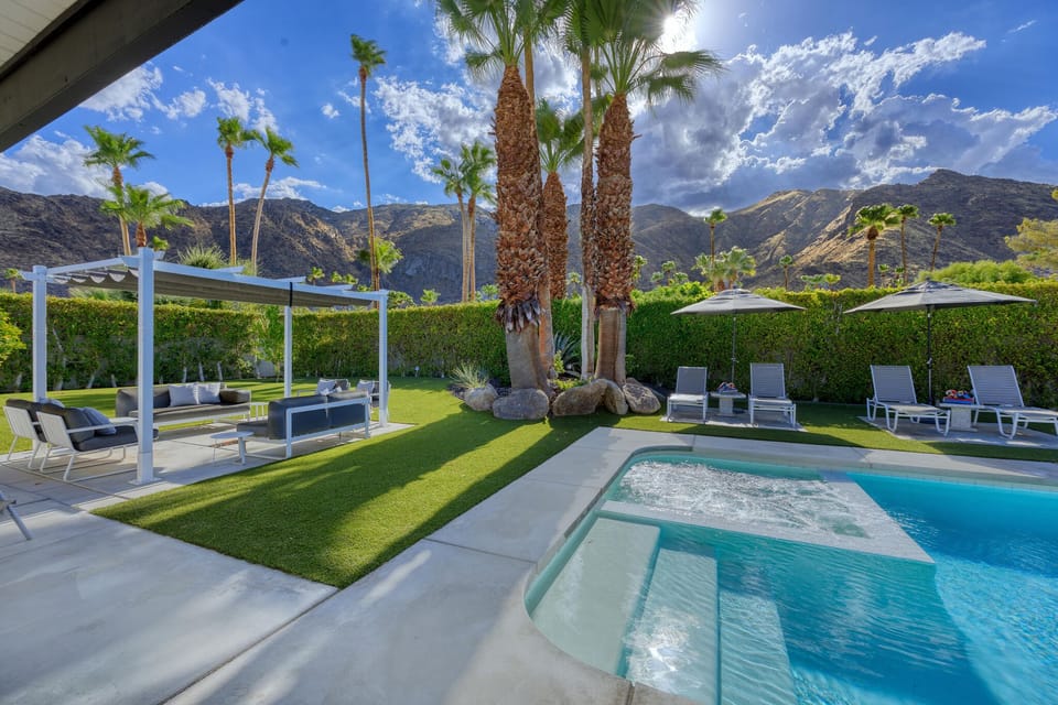 K0018 - Pergola and Mountain Views