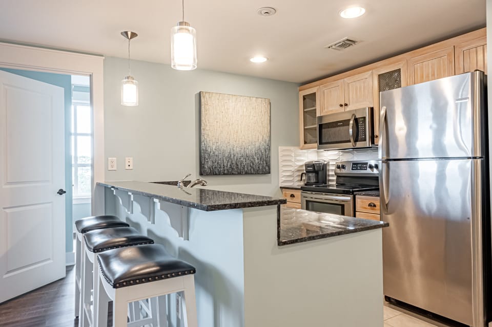 Kitchen with Breakfast Bar