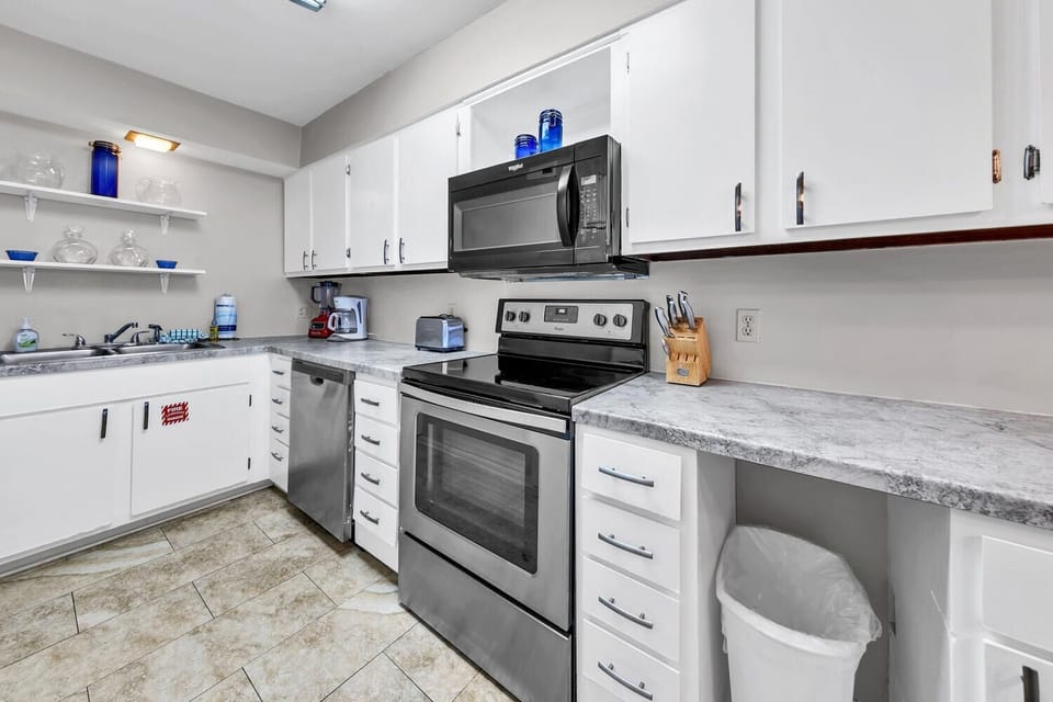 Full kitchen