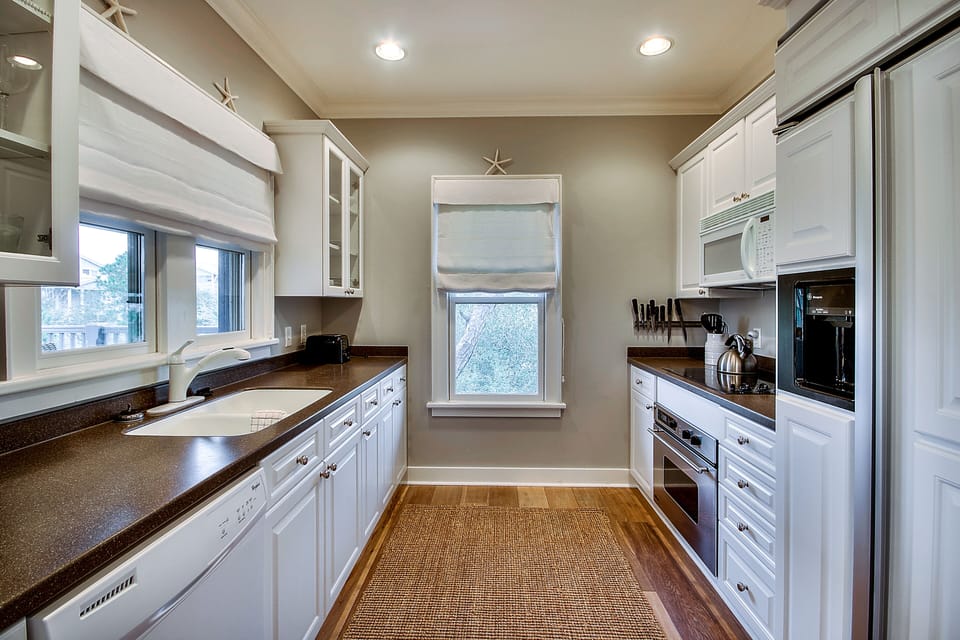 Full kitchen
