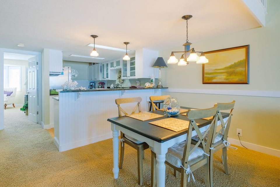 dining table - oceanfront dining