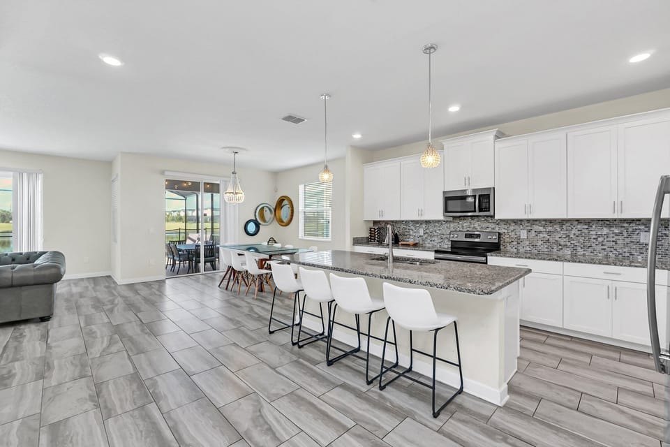 4795 Kings Castle Cir_Storey Lake_05.jpg