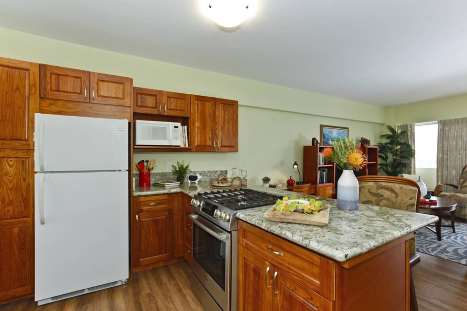 Full kitchen with granite counters, dishwasher and gas cooking!