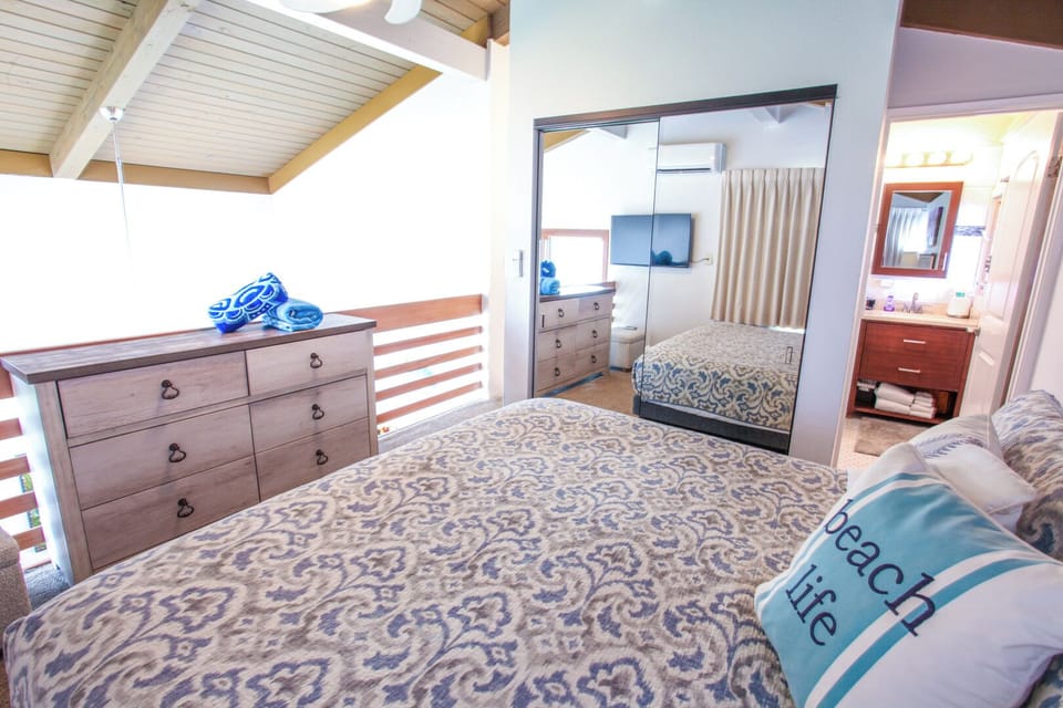 Kihei Sands B9 Upper Loft Bedroom - Airy and inviting loft bedroom.