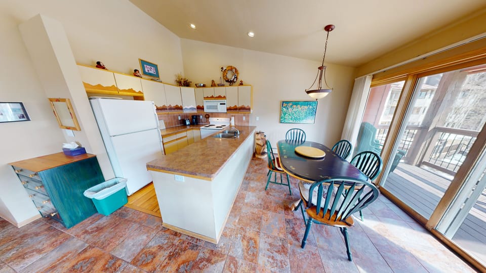 Fully Equipped Kitchen, Dining Table - Fully Equipped Kitchen, Dining Table