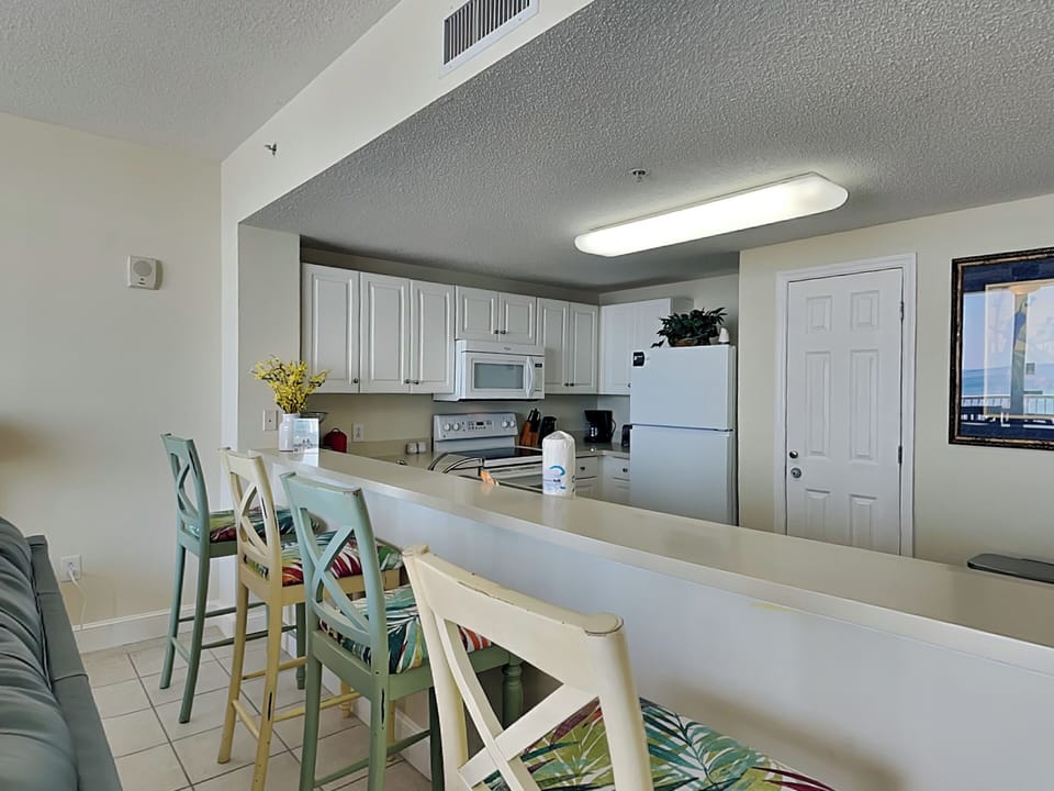 Breakfast Bar with Seating for Four