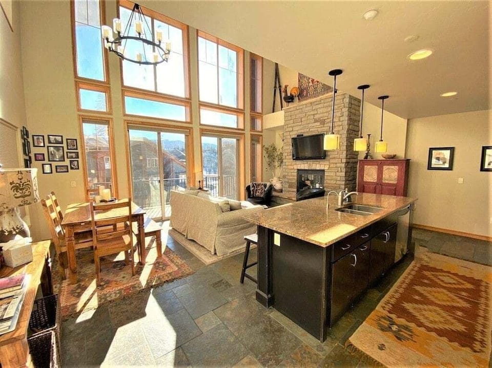 Open Living Space w/Floor to Ceiling Windows