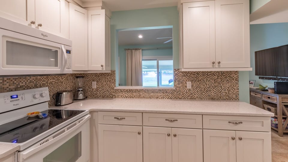 Kitchen w/Quartz Counters