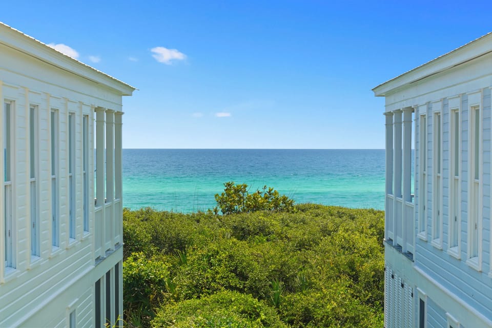 BEACH SIDE PROPERTY WITH BEAUTIFUL GULF VIEWS!