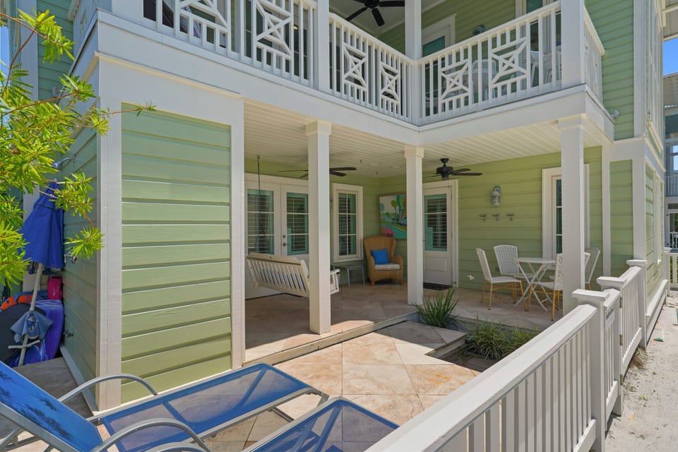 AMAZING OUTDOOR SPACES UP & DOWN