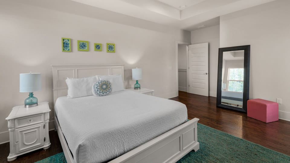 Brezza Marina Queen Bedroom