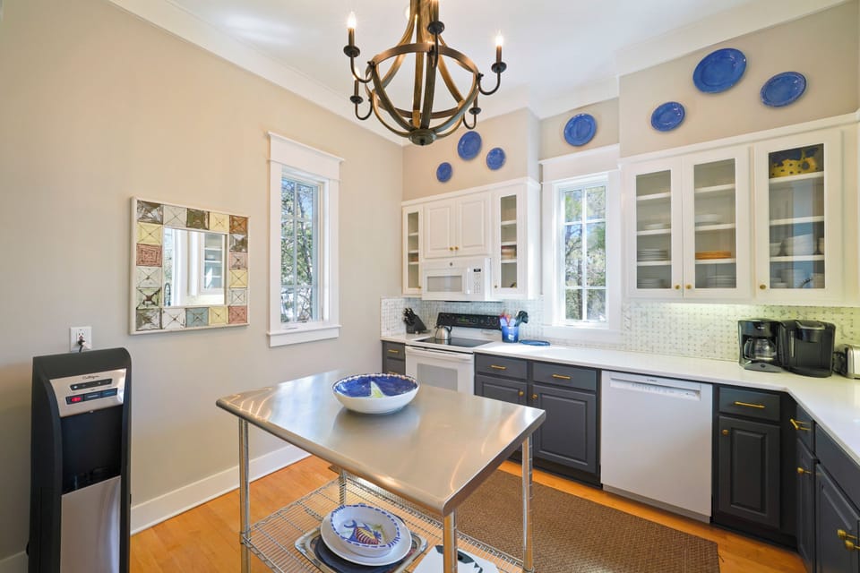 LARGE OPEN KITCHEN AREA WITH ISLAND