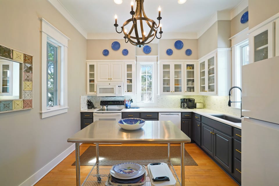 BEAUTIFUL LARGE OPEN KITCHEN WITH ISLAND