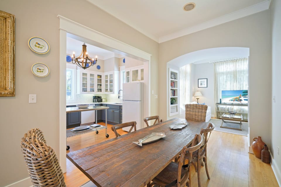 DINING AREA WITH SEATING FOR 6
