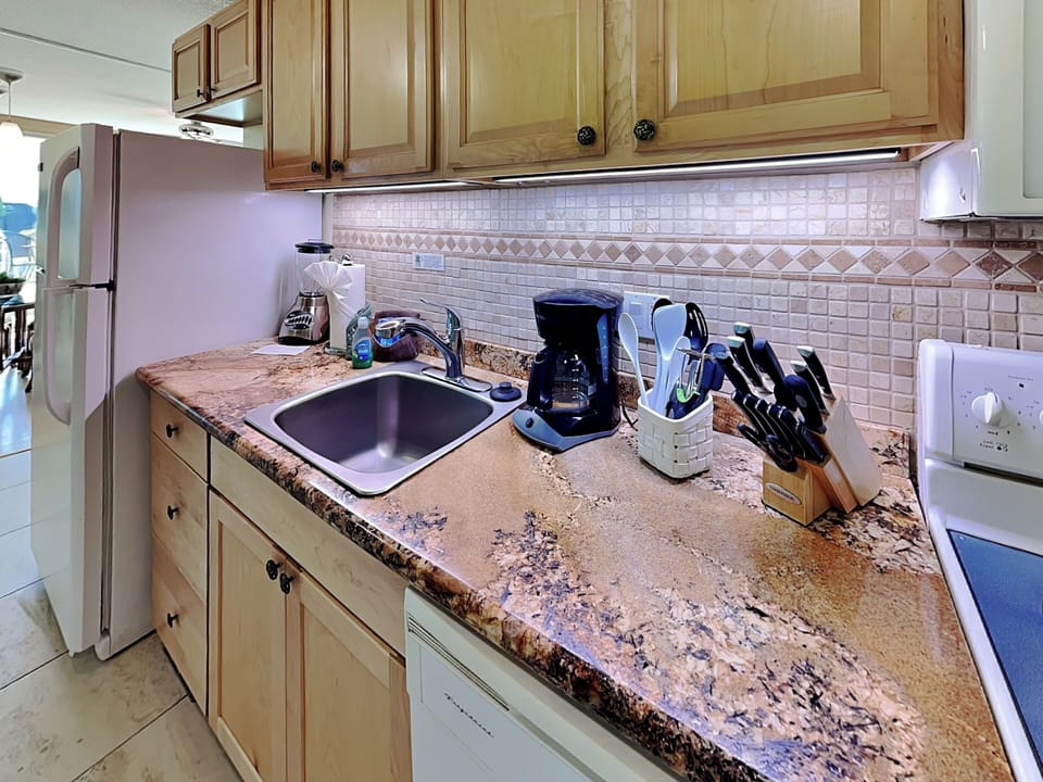 Full Size Kitchen