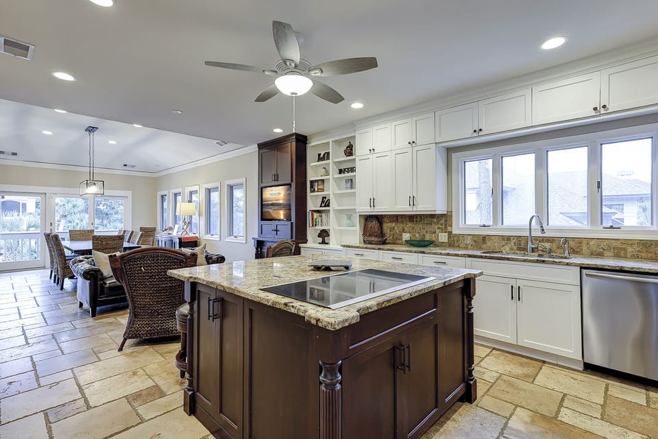 TV Area/Dining/Kitchen
