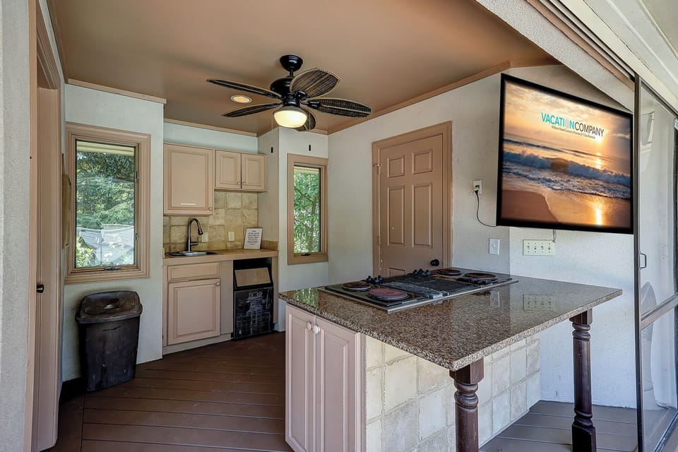 Outdoor Kitchen