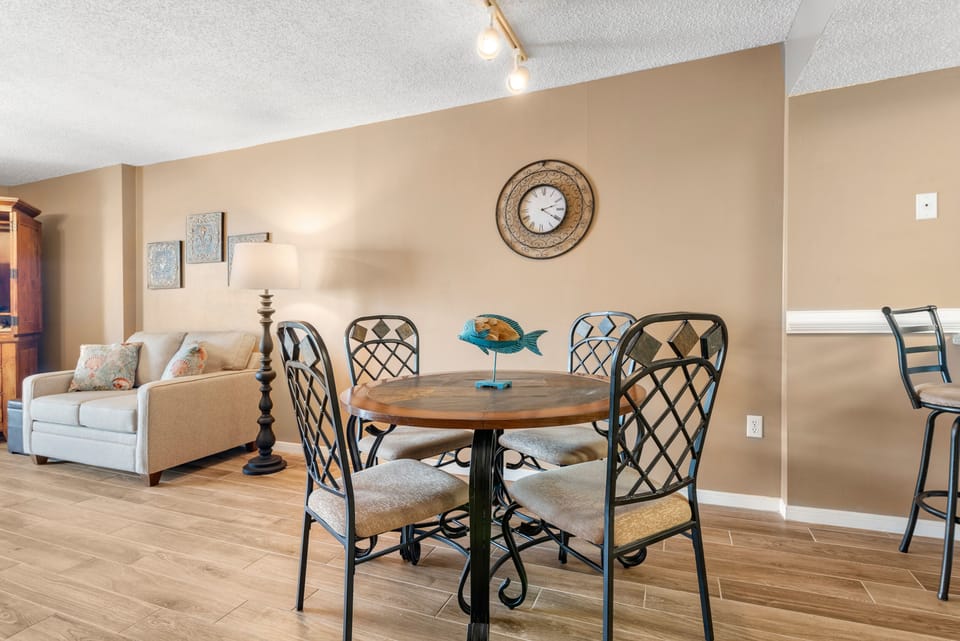 Dining Area - The dining area offers a table with seating for 4 and is a terrific space for enjoying meals, a hand of cards, or a family board game!