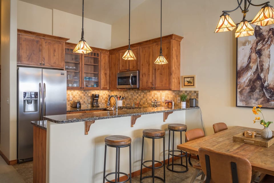 Additional seating for 3 at the breakfast bar