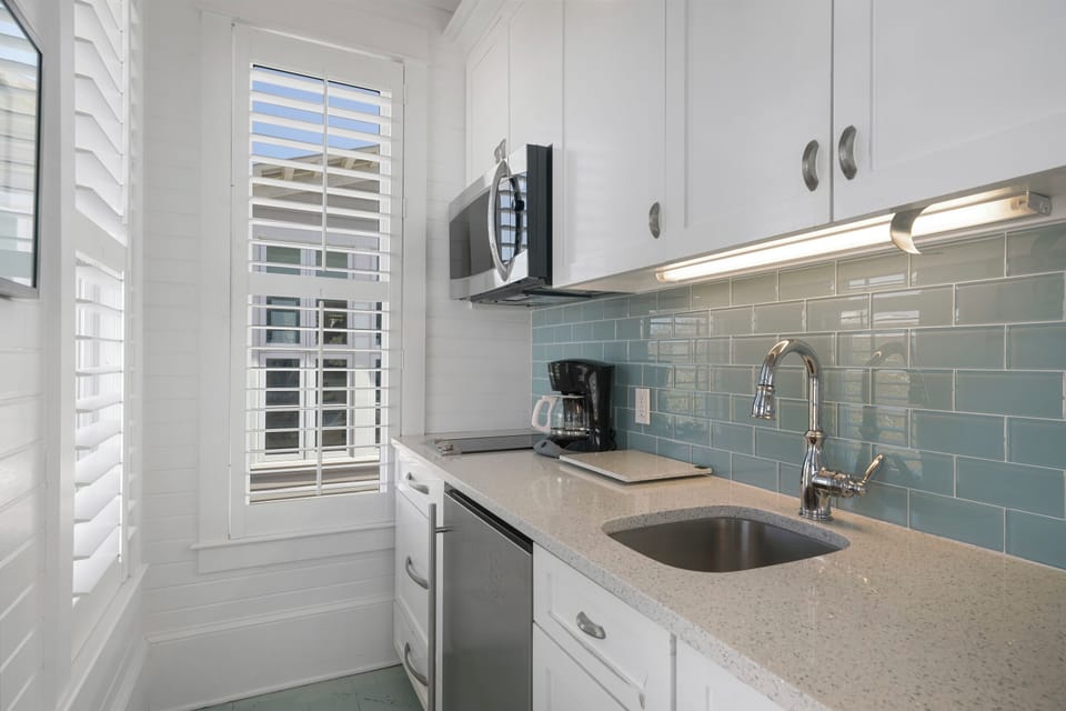 KITCHEN ALTERNATE VIEW