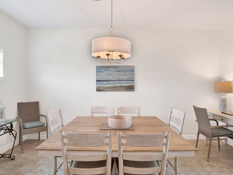 Dining Area - Seats 6