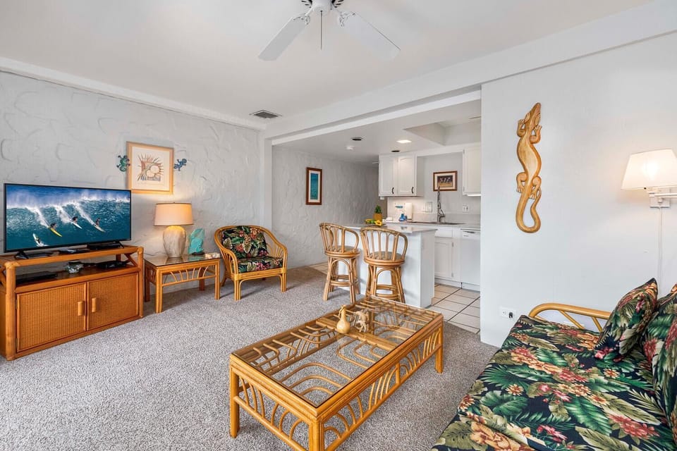 Living area with sofa sleeper, unit sleeps 4