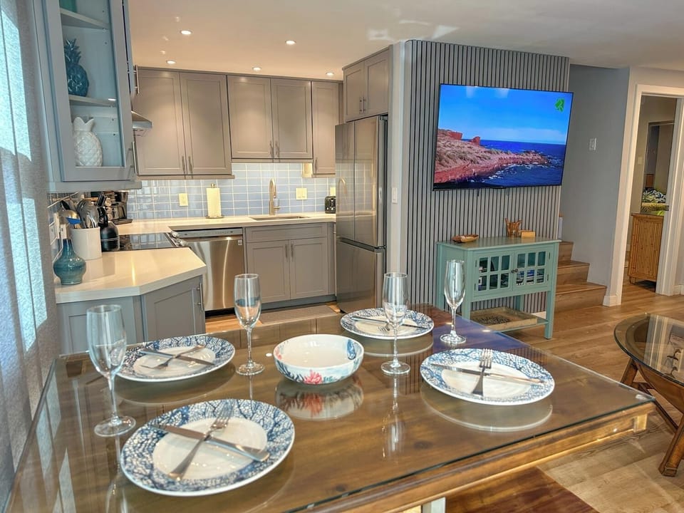 Totally updated dining and kitchen area.
