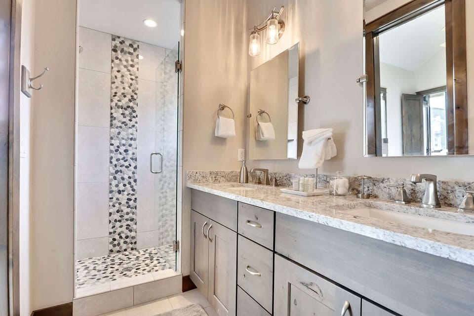Attached ensuite bathroom with walk-in shower