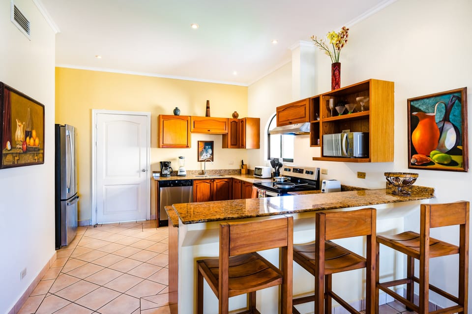 Pull up a chair to eat at this breakfast bar. 