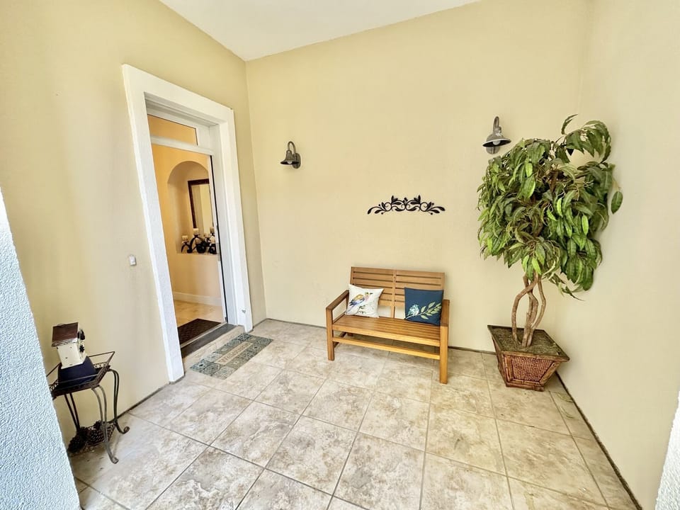 Entry (Lower Level)