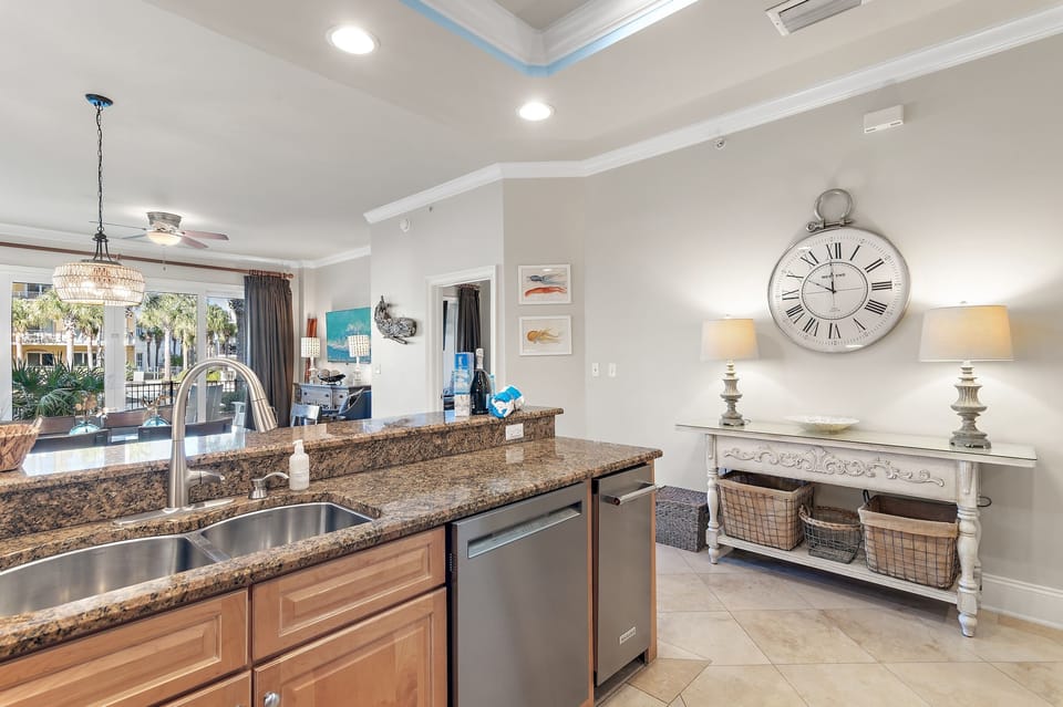 Dingin Room - You and your guests will be delighted when you arrive to Adagio E101. With a starter pack of toilet paper, paper towel, plenty of dishwasher tabs and soap.