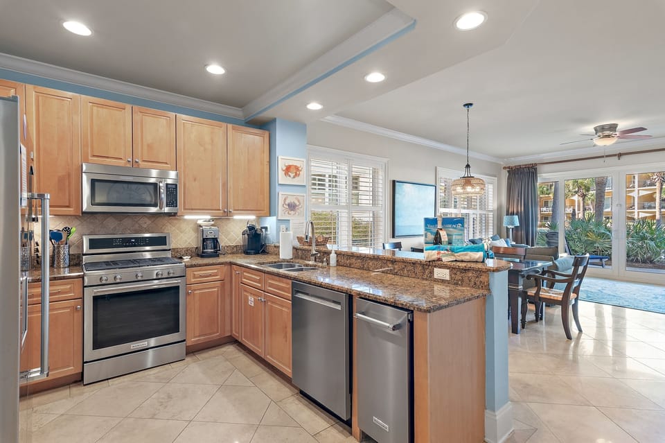 Kitchen - Plenty of cooking space!