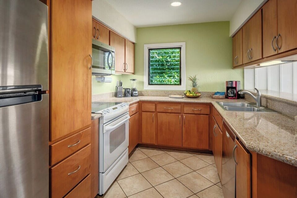 Manualoha 1105 - Remodeled Fully Equipped Kitchen