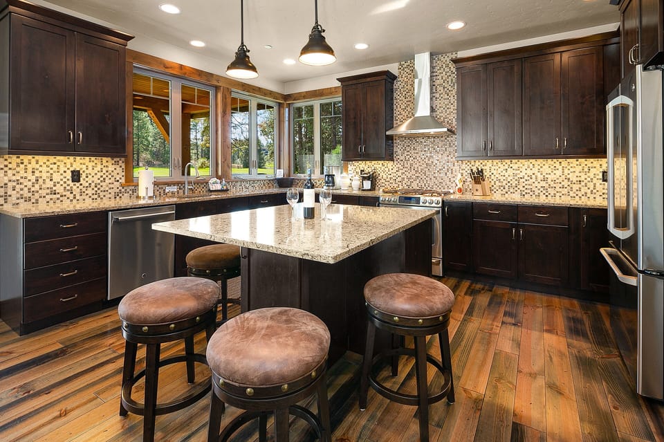 Three Pines Lodge at Tipple Hill - Fully stocked granite and tile kitchen!