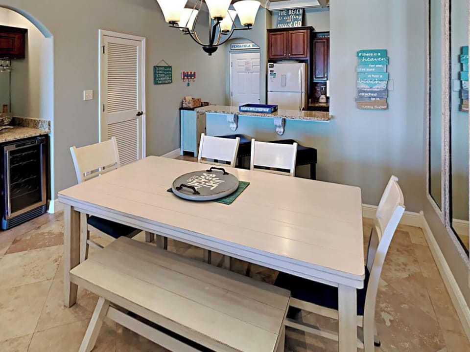 Dining Area - Seats Six