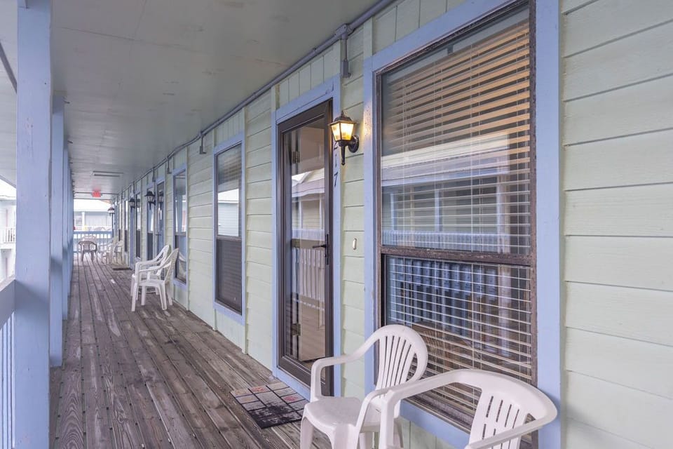 The Cove Unit 217A - Welcome to this 1 bedroom with loft and 2 bathroom unit featured at The Cove.