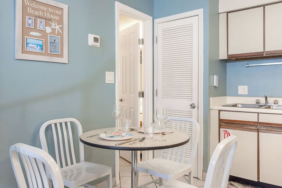 Dining/Kitchen - A table with seating for 4 is featured in the kitchen for enjoying meals together or just hanging out.