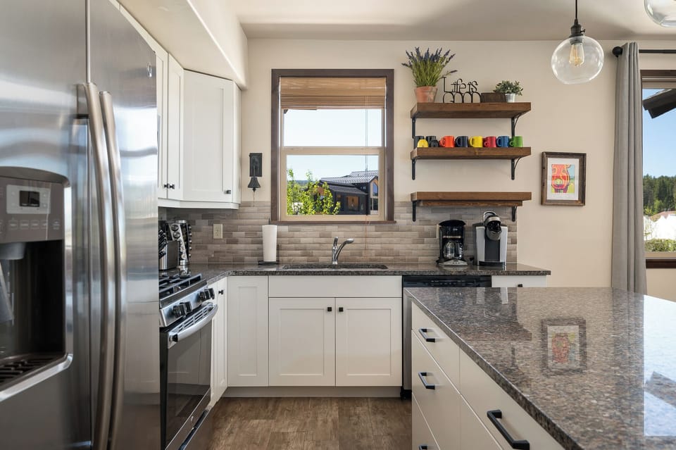 Tons of counter space in the kitchen