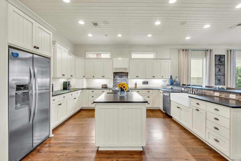 Out of the Blue - Crystal Shores - Kitchen
