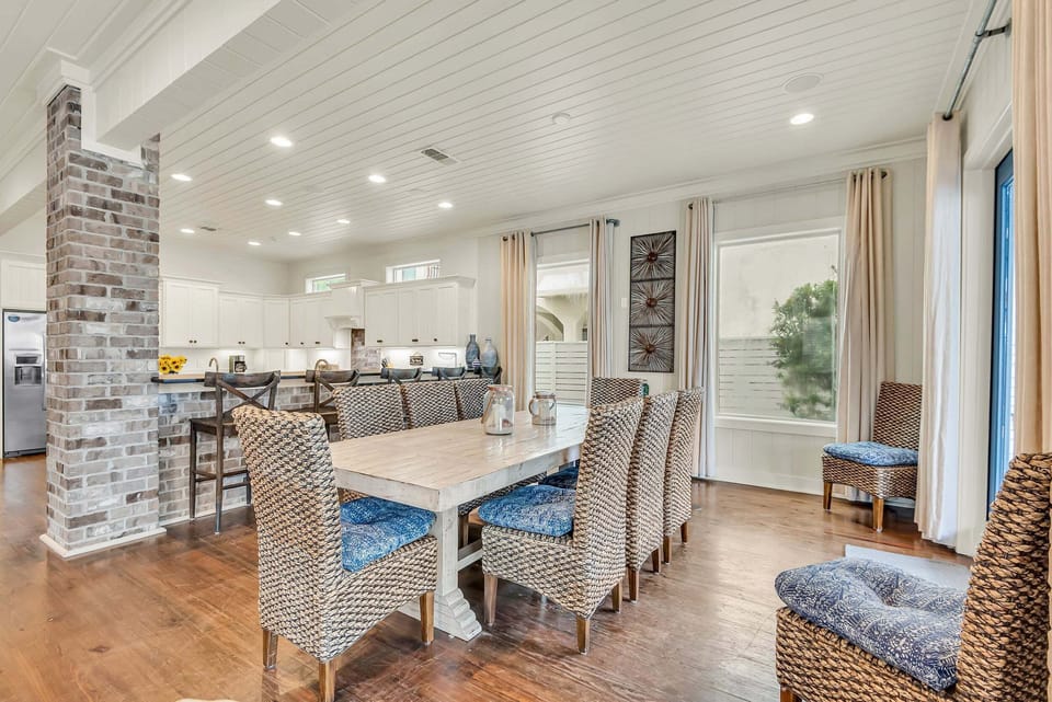 Out of the Blue - Crystal Shores - Dining Room
