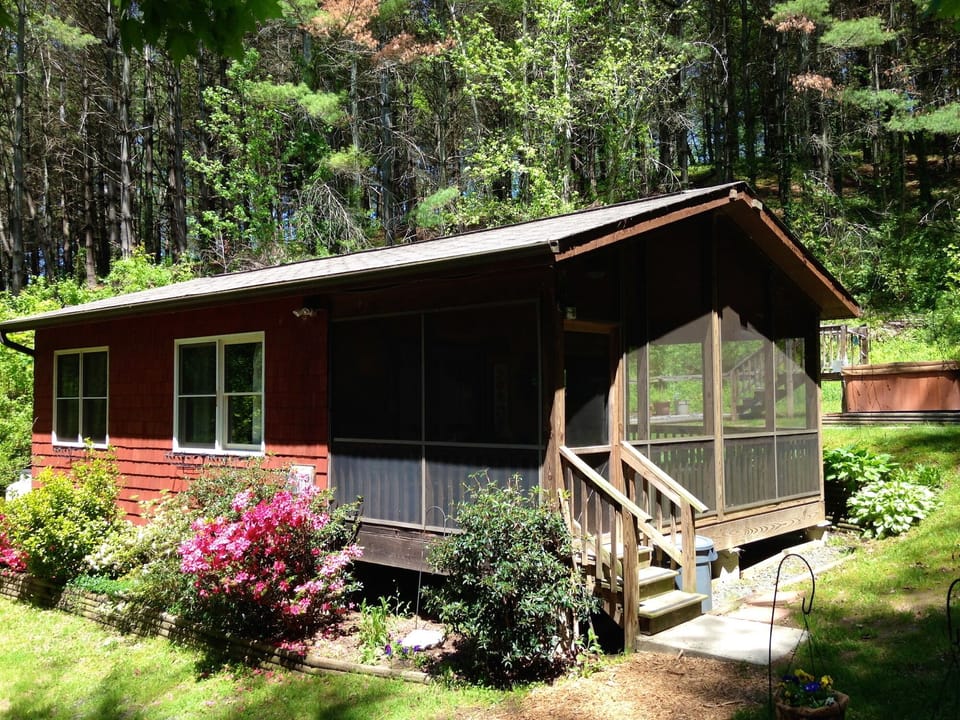 Broadwing Cedar Cabin