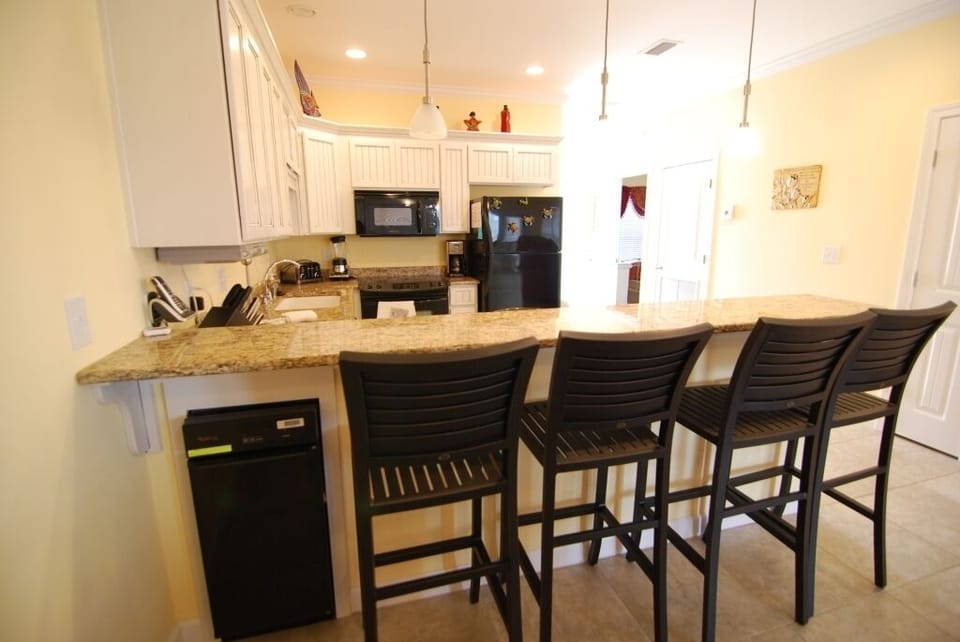 Deans Dunes - The bar stools and kitchen.