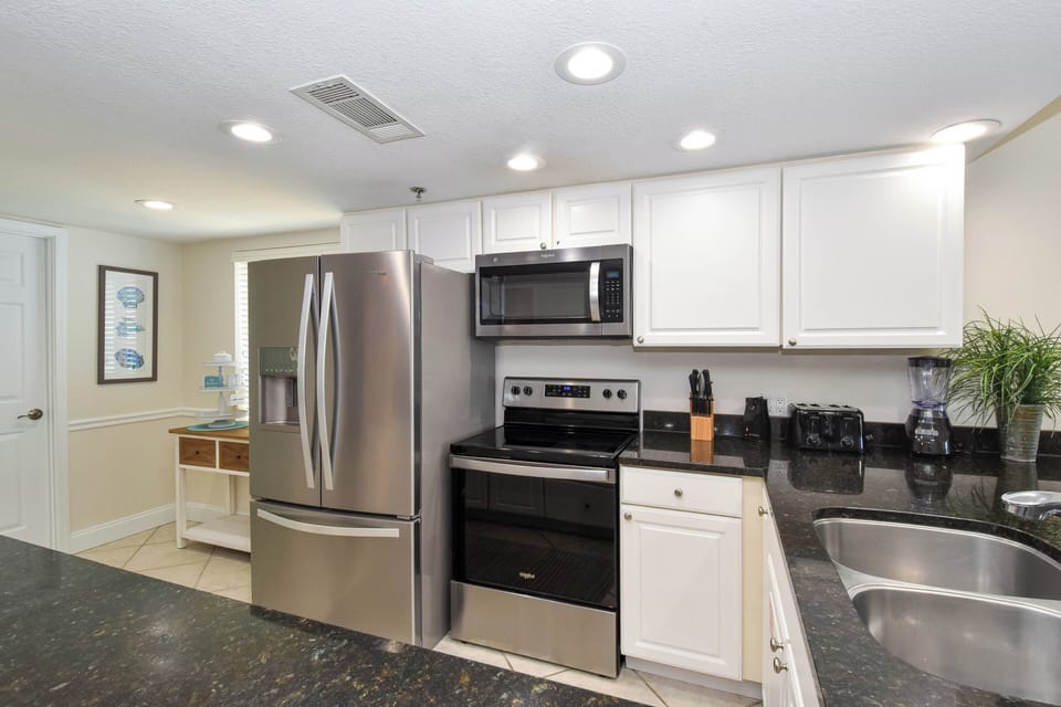 Destin Towers 41- Fully Equipped Kitchen