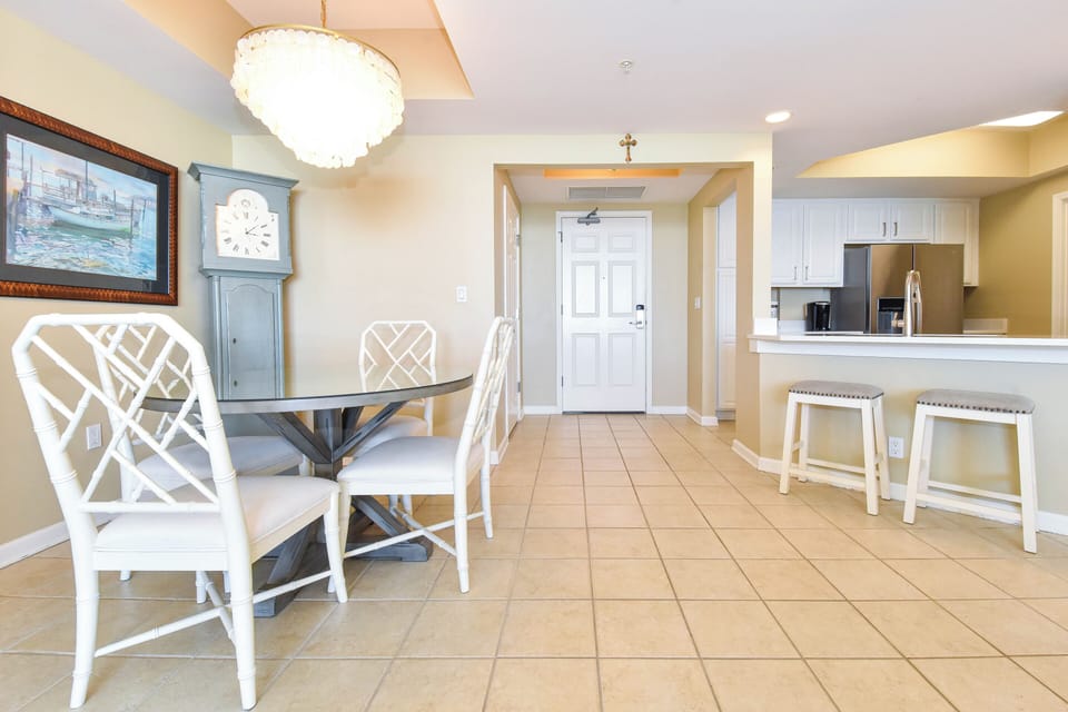 Silver Beach Towers West 702 - Dining Area and Breakfast Bar